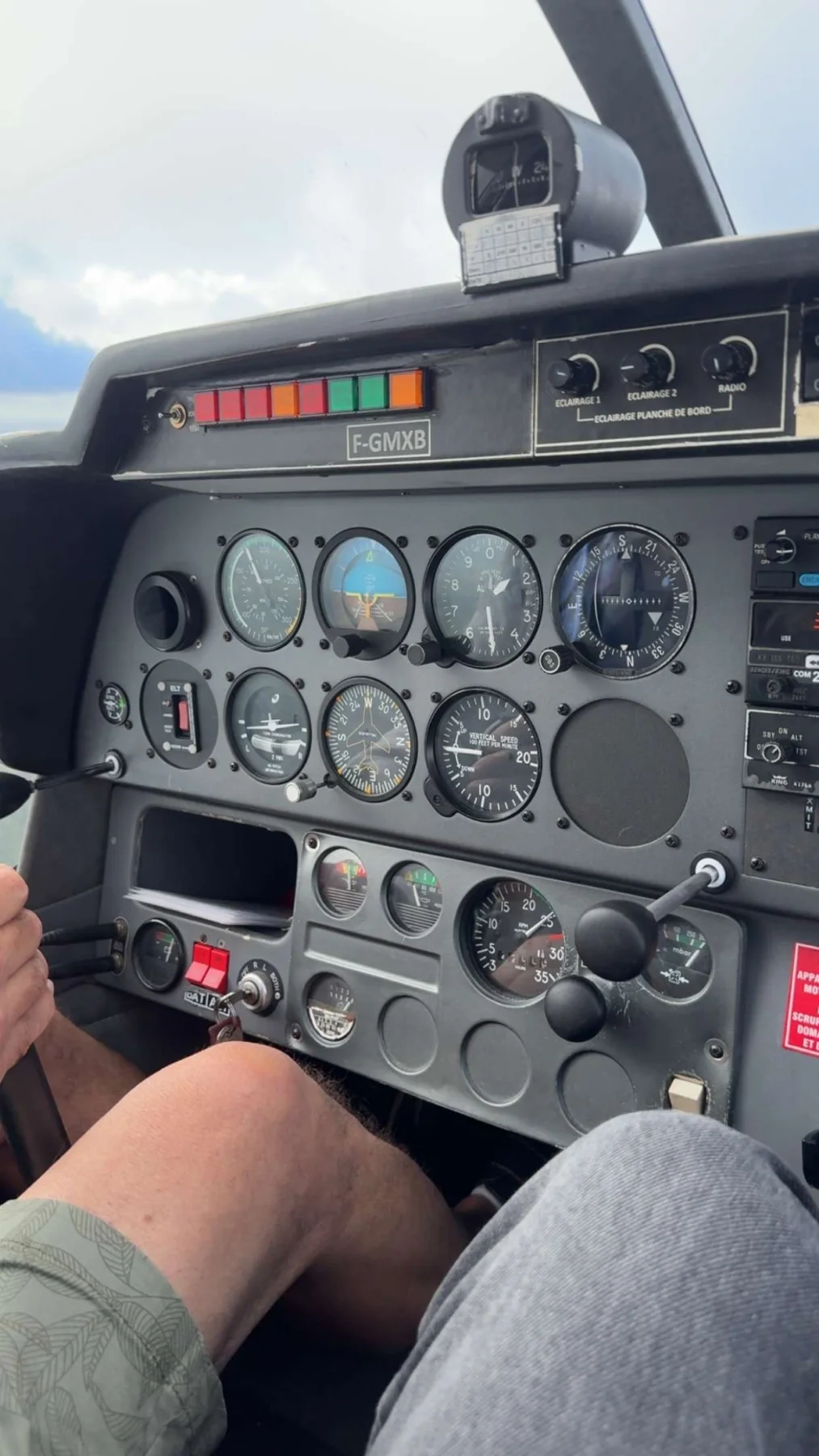 Instruments du tableau de bord d’un avion léger